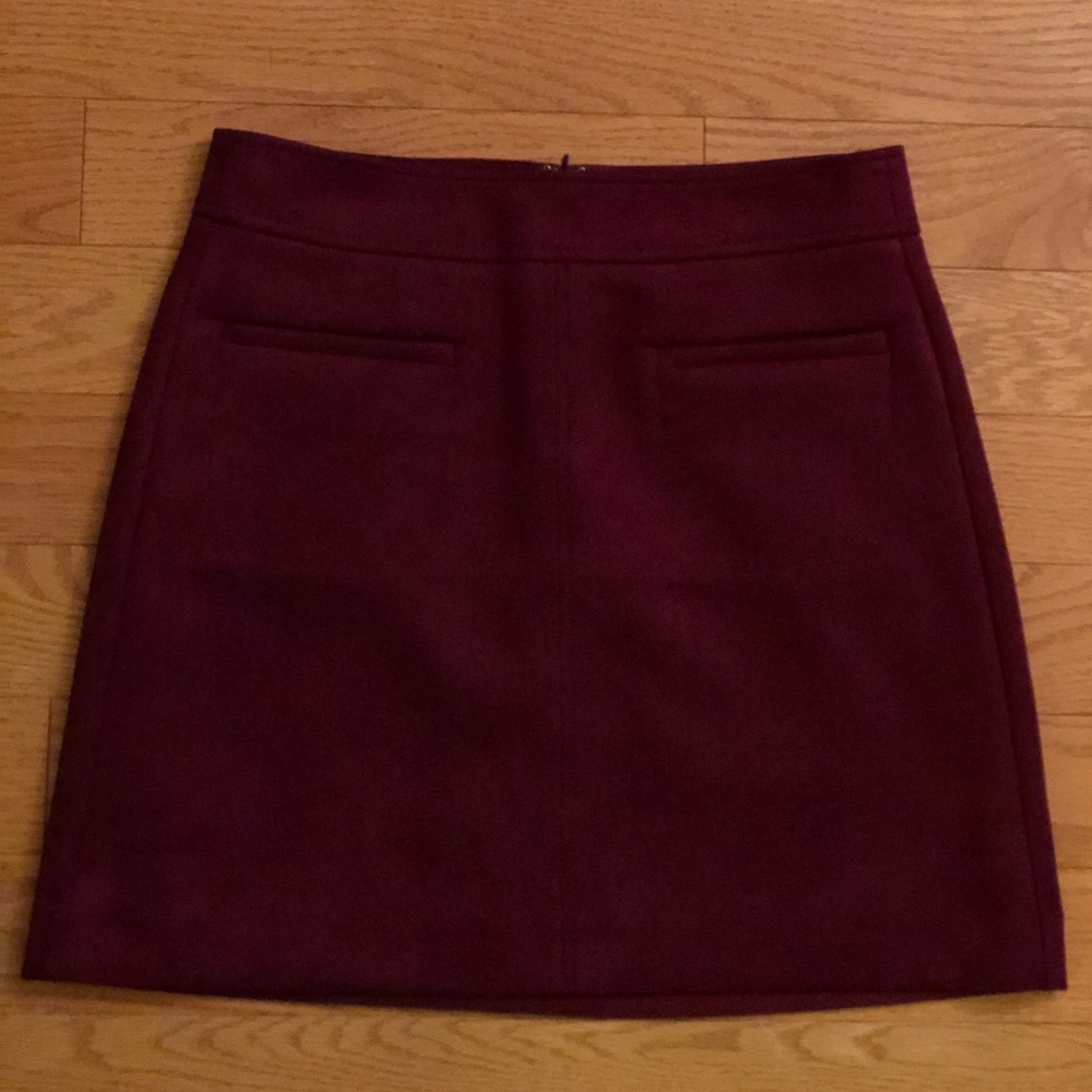 Beautiful burgundy faux suede pocket front skirt